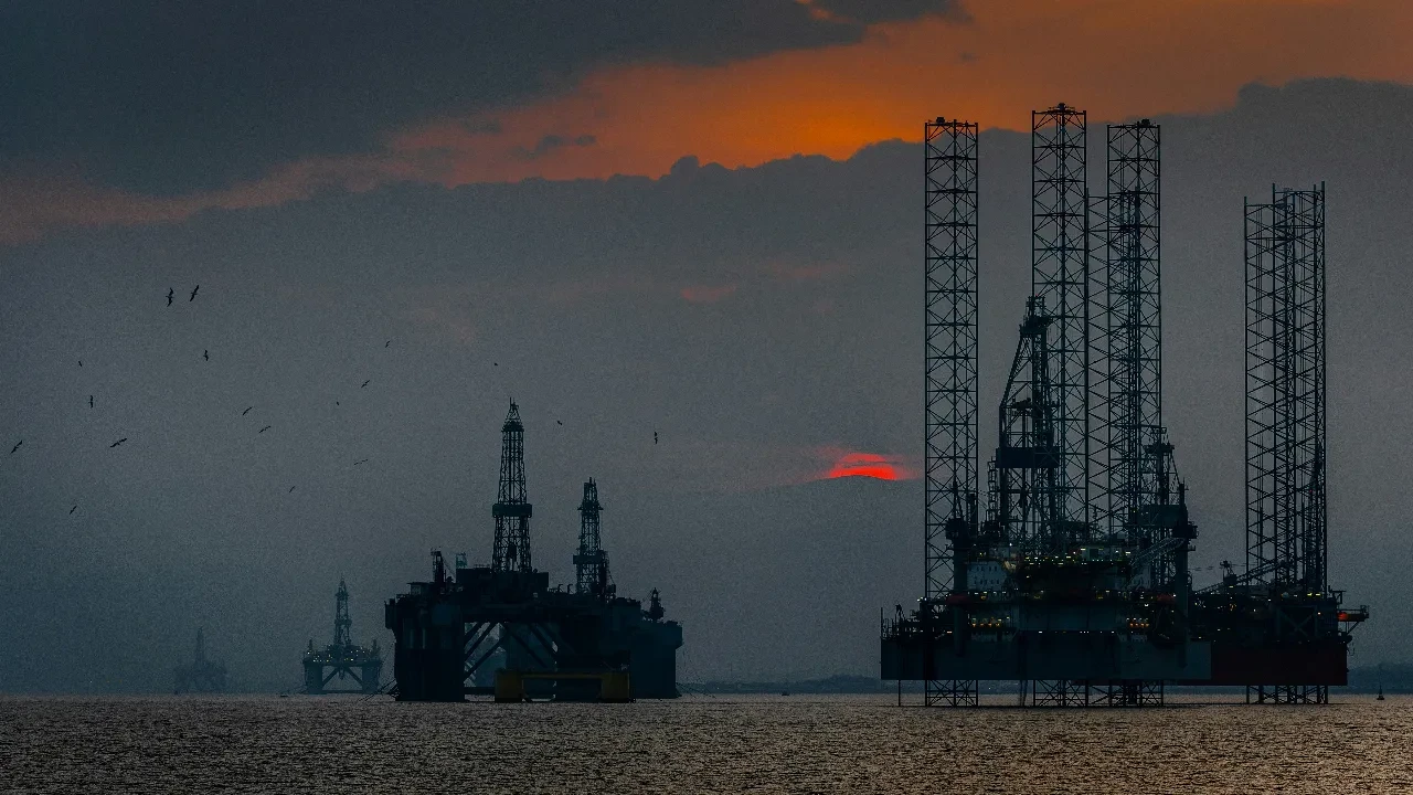 ОАЭ вышли из ОПЕК: нефть дорожает девятый день