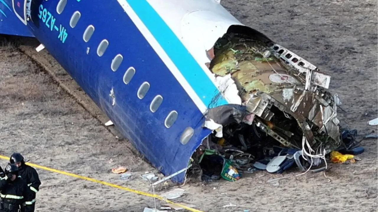 Россия признала случайный удар ПВО причиной крушения самолета в Азербайджане спустя полтора года