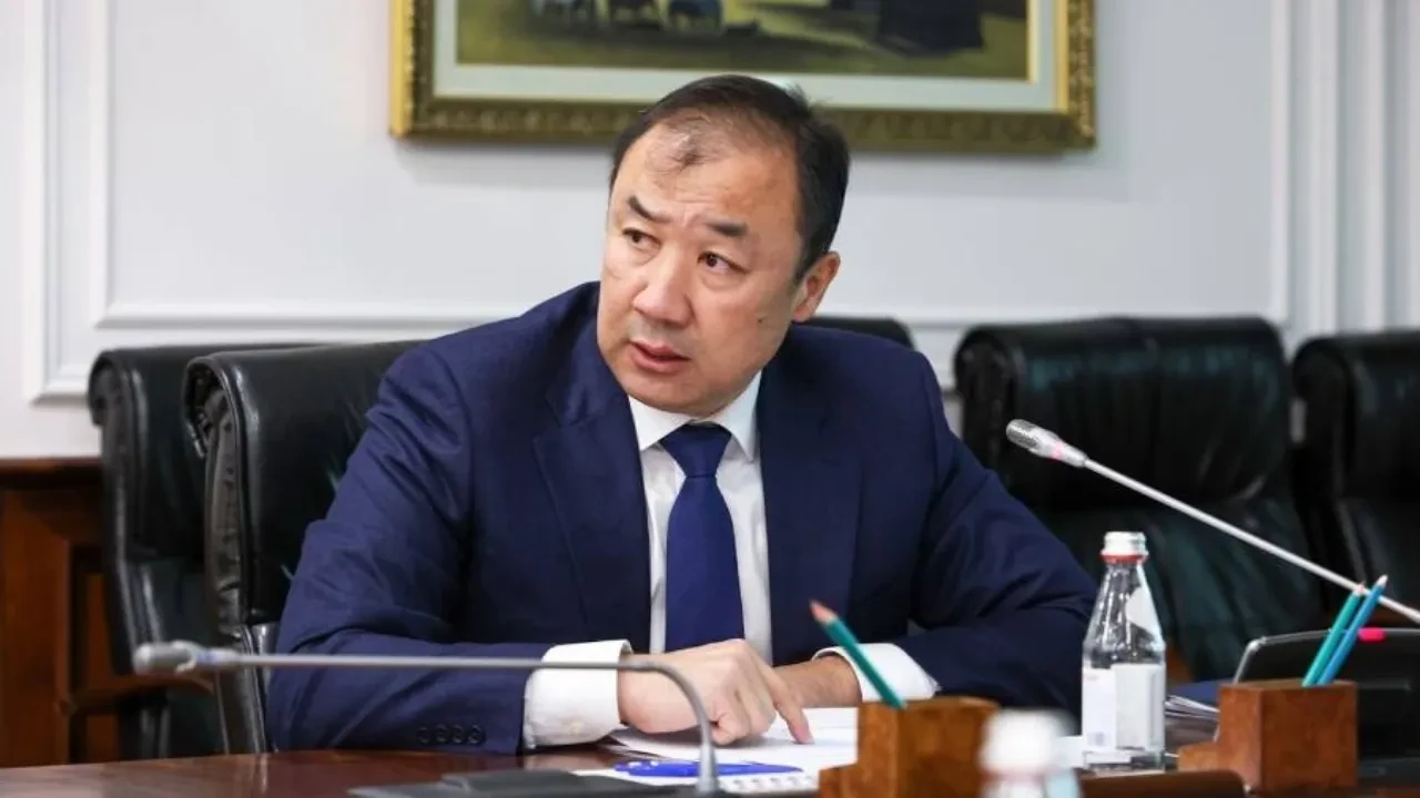 Министр транспорта рассказал подробности отравления 52 человек в поезде