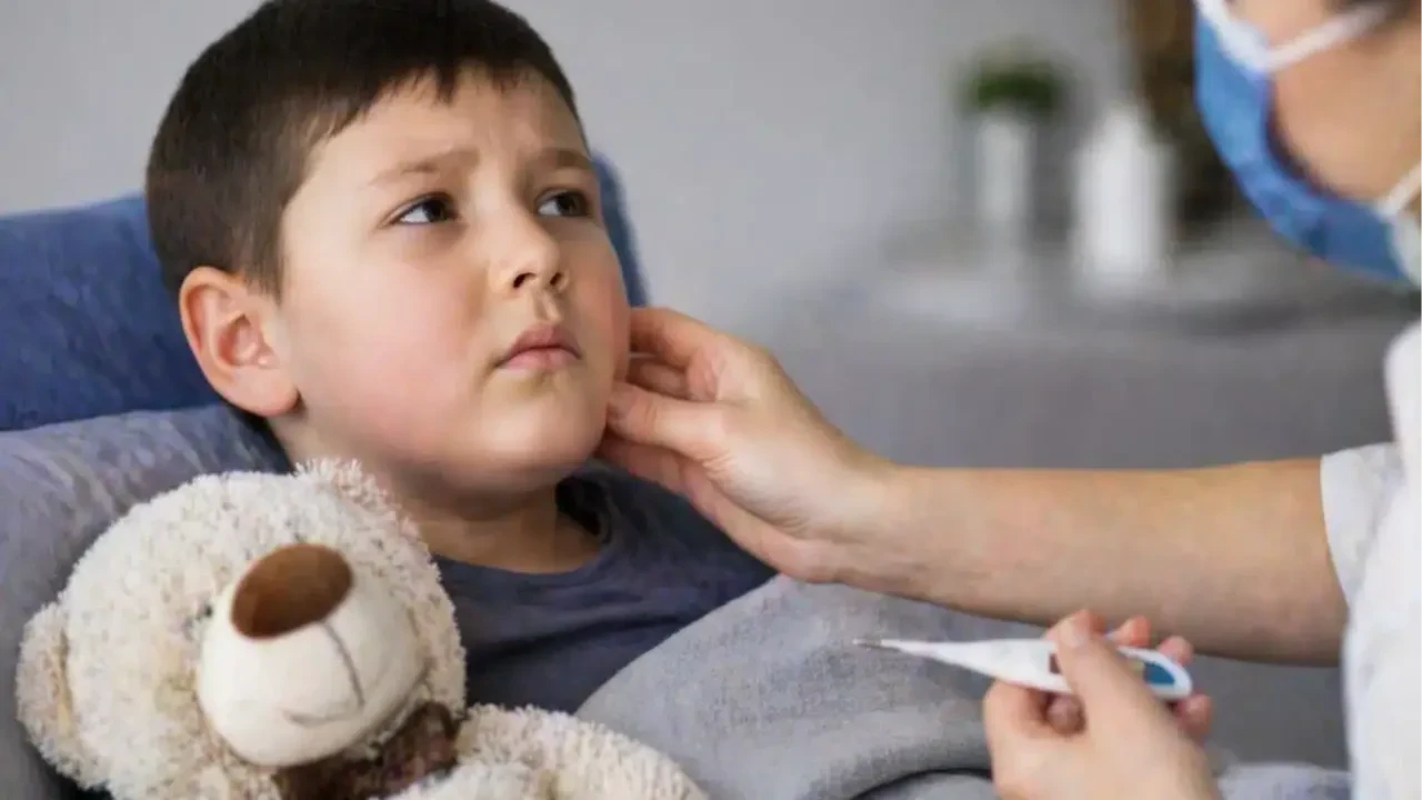 Пятерых детей со "свинкой" изолировали в Актюбинской области: все они не привиты