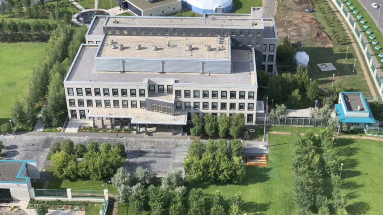 Астанада АҚШ елшілігіндегі техникалар мен жиһаздар аукционға шығарылады