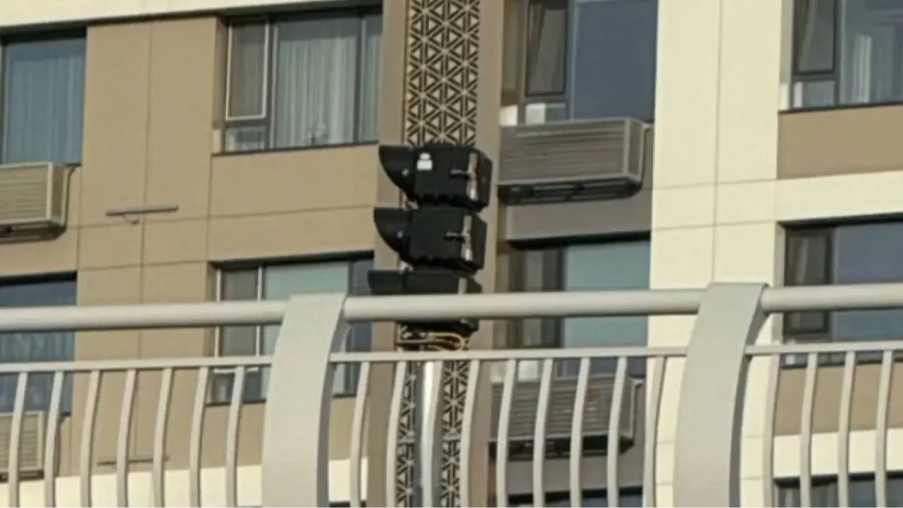 На LRT в Астане установили светофоры