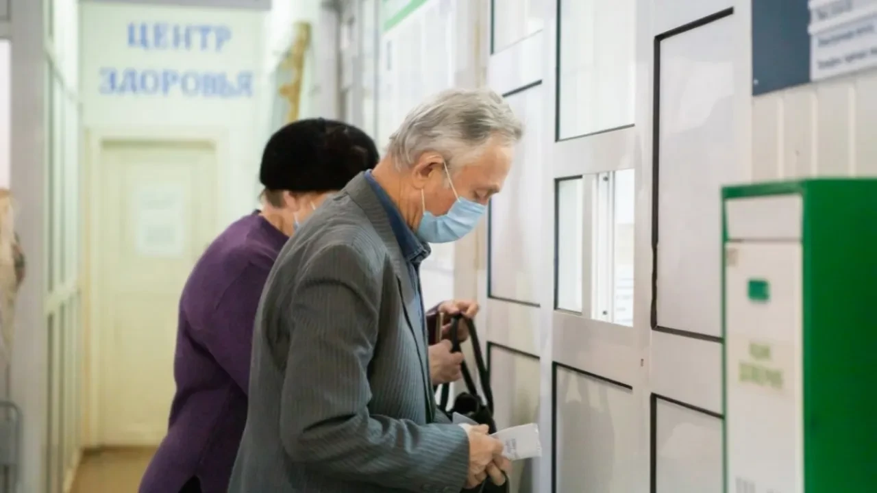 Қазақстандықтар емханадан шыға сала алаяқтарға алданып қалып жатыр