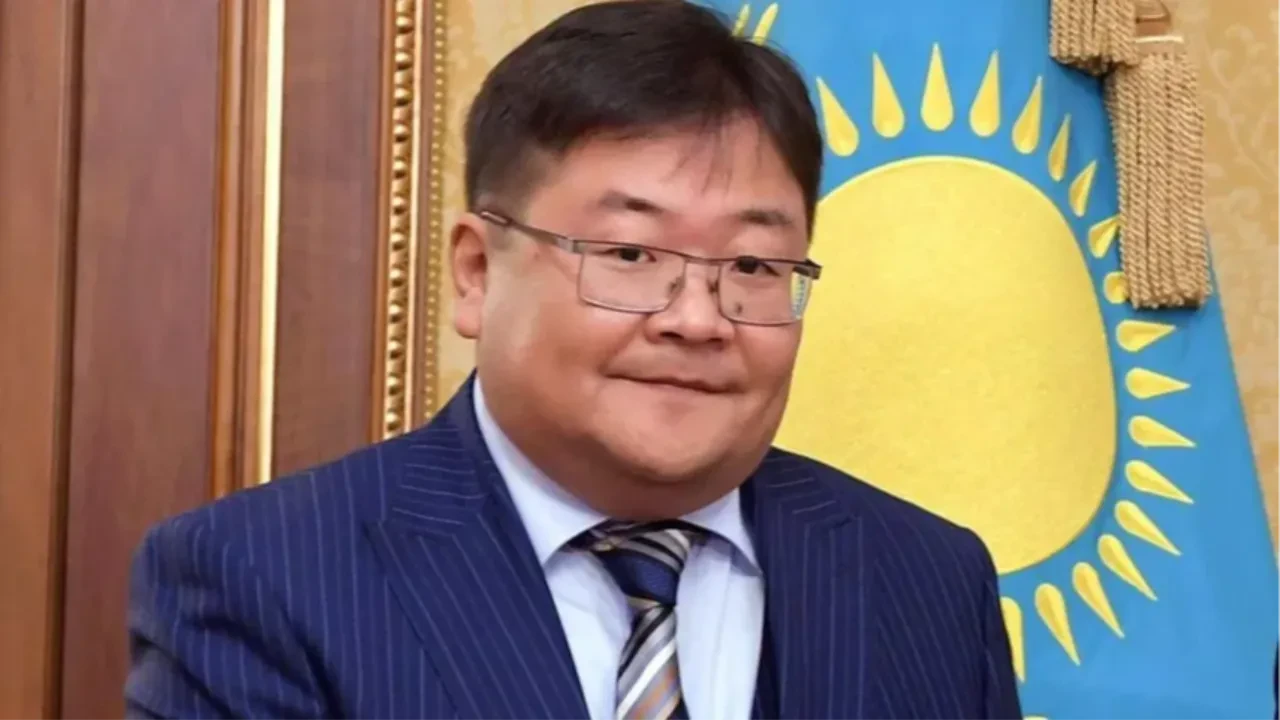 Казахстанским чиновникам вводят новую рабочую культуру