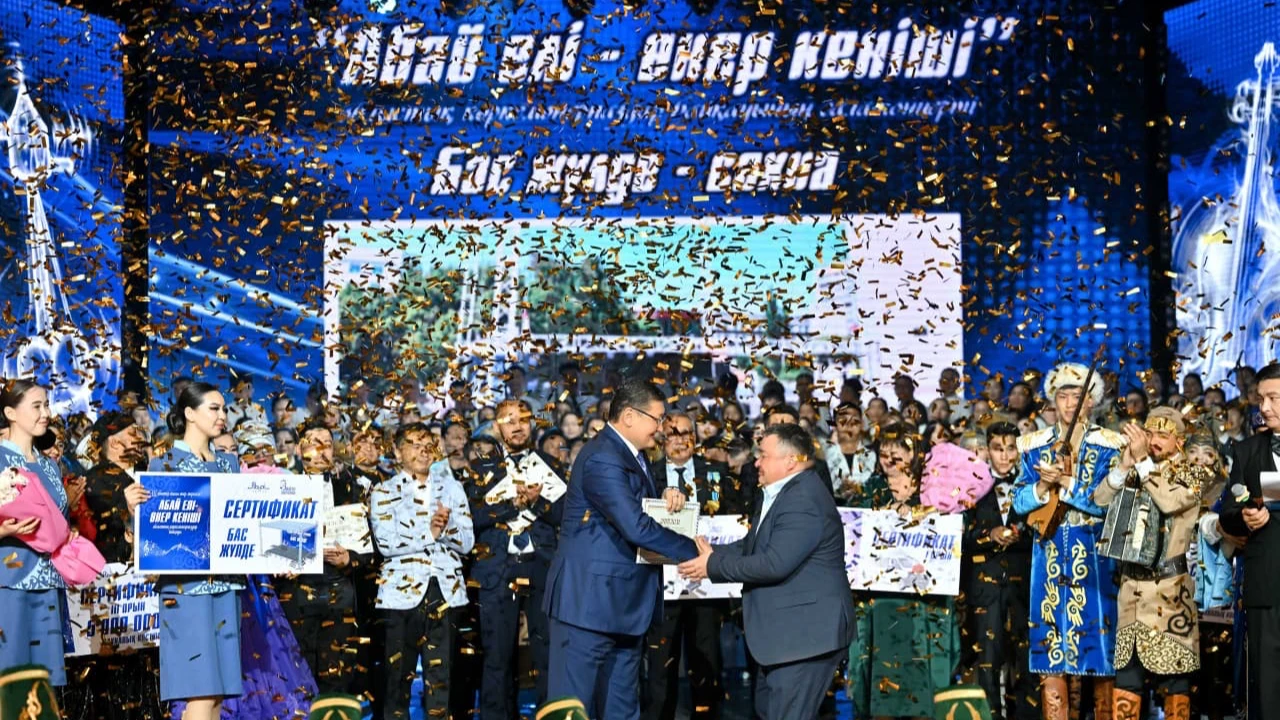«Абай елі – өнер кеніші» облыстық байқауының жеңімпазына заманауи құрылмалы сахна кешені сыйға берілді