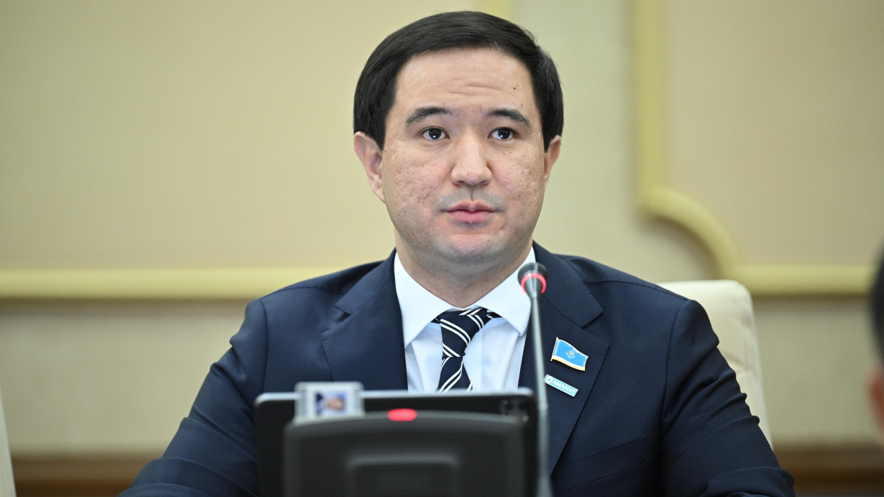 Депутат AMANAT потребовал превратить казахстанский транзит в реальный источник дохода