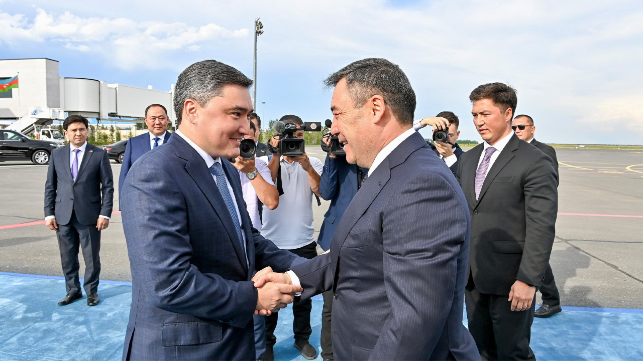 Садыр Жапаров прибыл в Астану на саммит ЕЭС
