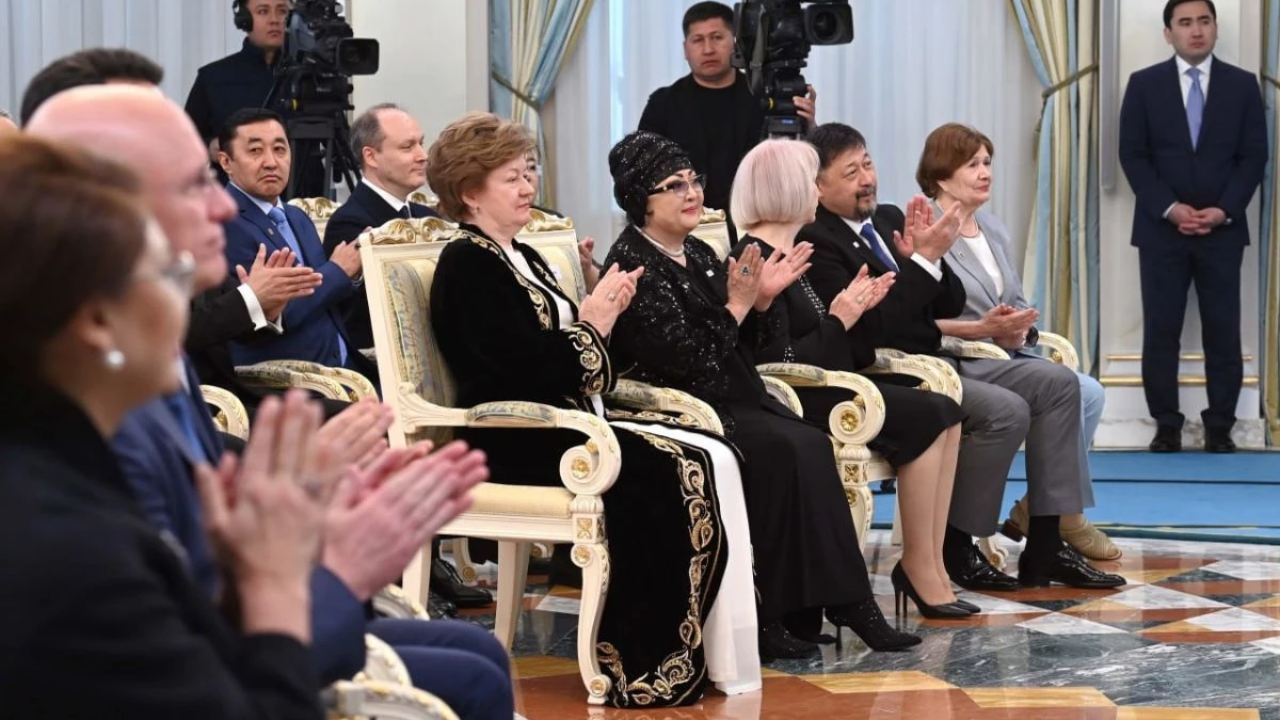 Макпал Жунусову наградили орденом «Барыс»