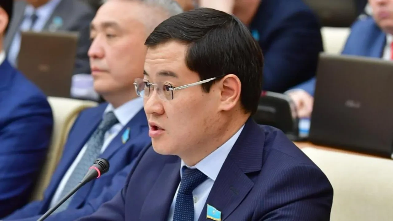Депутат республикалық жолдардың сапасын тексеріп, тез бұзылу себептерін анықтауды ұсынды