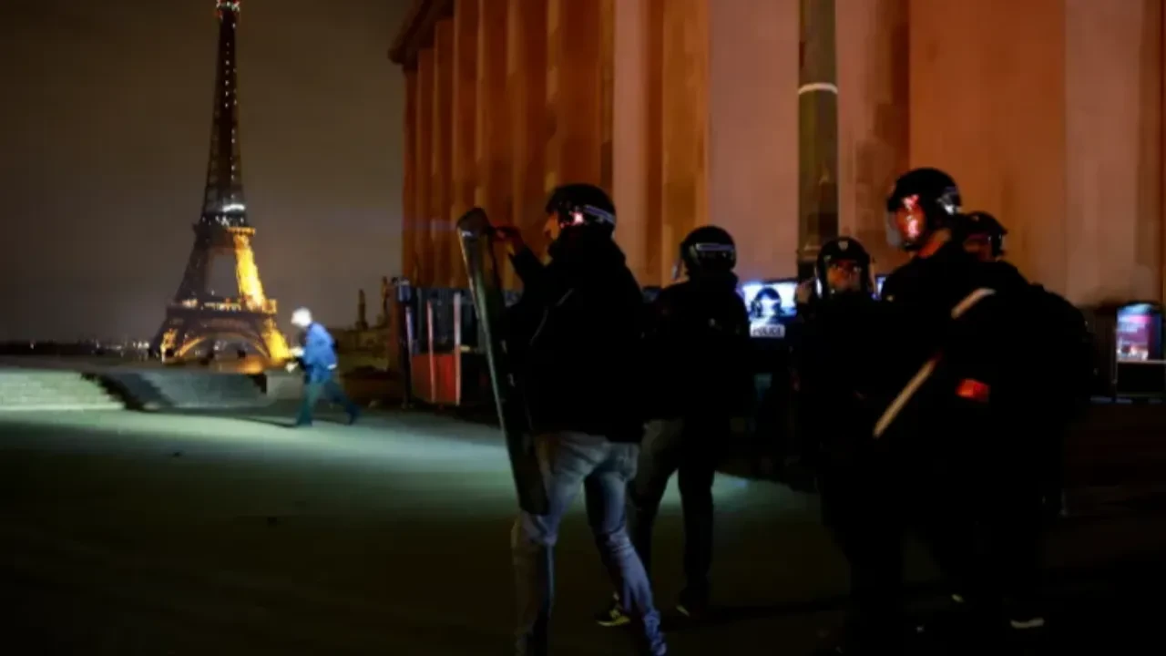 Фанаты ПСЖ  “отметили” победу беспорядками во Франции