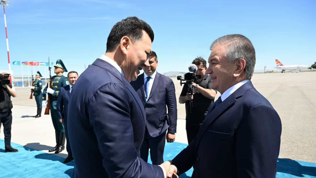 Президентов Азербайджана и Кыргызстана встретил Ерлан Карин