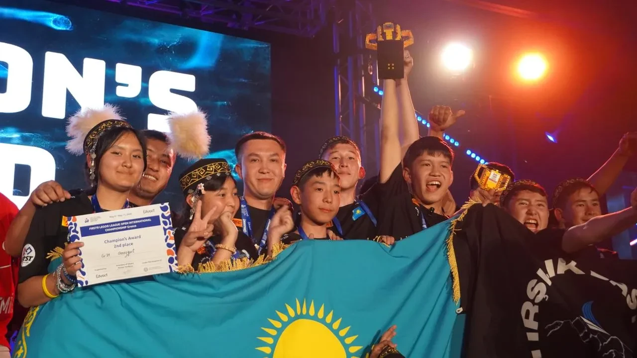 Школьники из села Казыгурт взяли серебро на международном чемпионате по робототехнике в Греции
