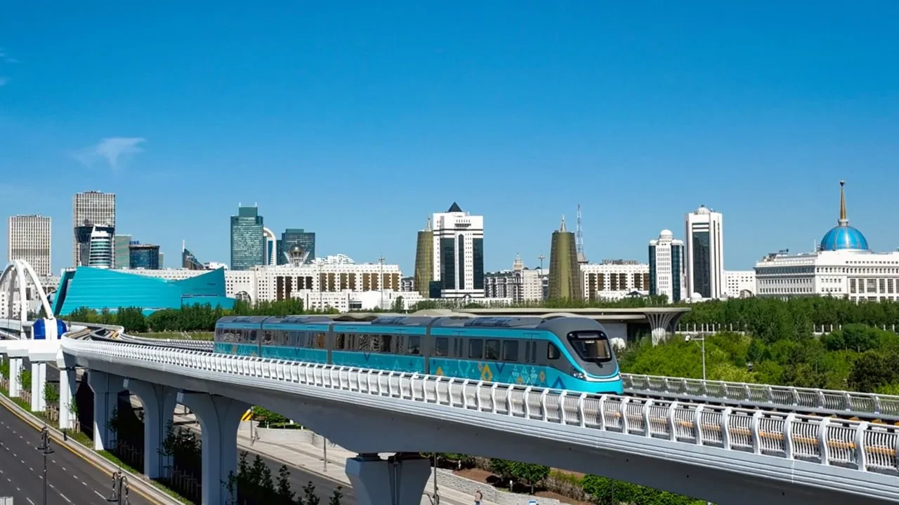 LRT іске қосылған алғашқы күннің өзінде жолаушылар ереже бұза бастаған