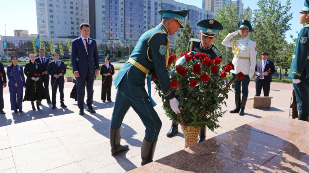 Жеңіс күні қарсаңында Бауыржан Момышұлының рухына тағзым жасалды