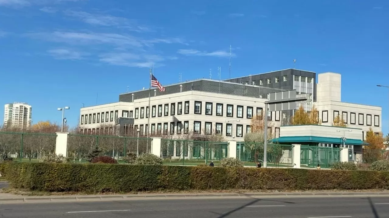 МИД объяснил, почему казахстанцам отказывают в визах в Европу и США