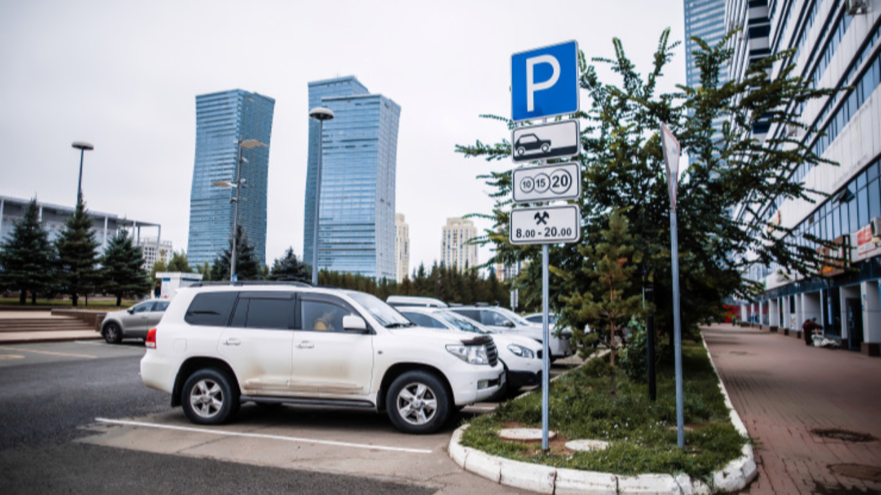 Министрліктің ресми мәлімдемесі: Тұрғын үй маңында көлік қоюға тыйым салына ма?