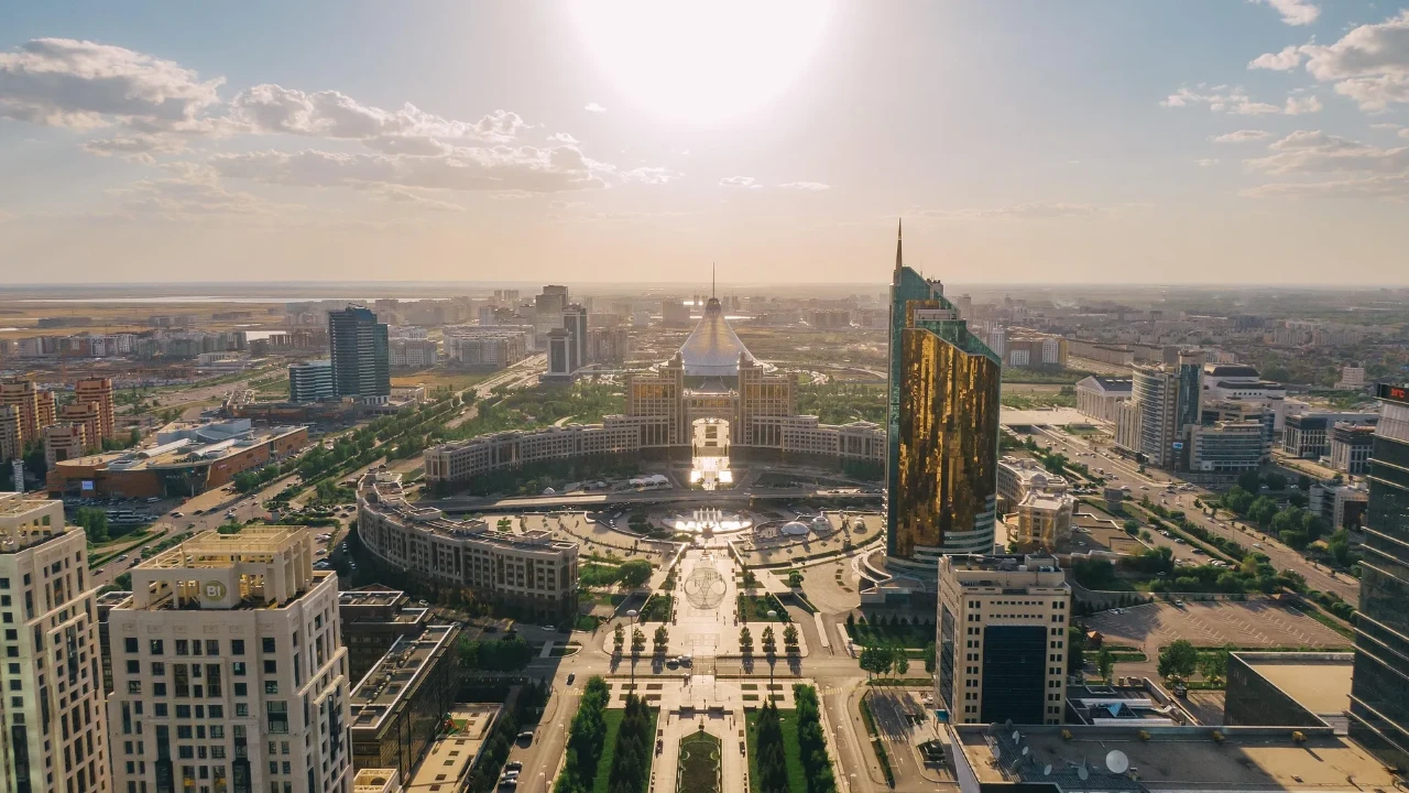 Астанада мектептер мен индустриялық парк салу үшін 50-ден астам жер учаскелері алынады