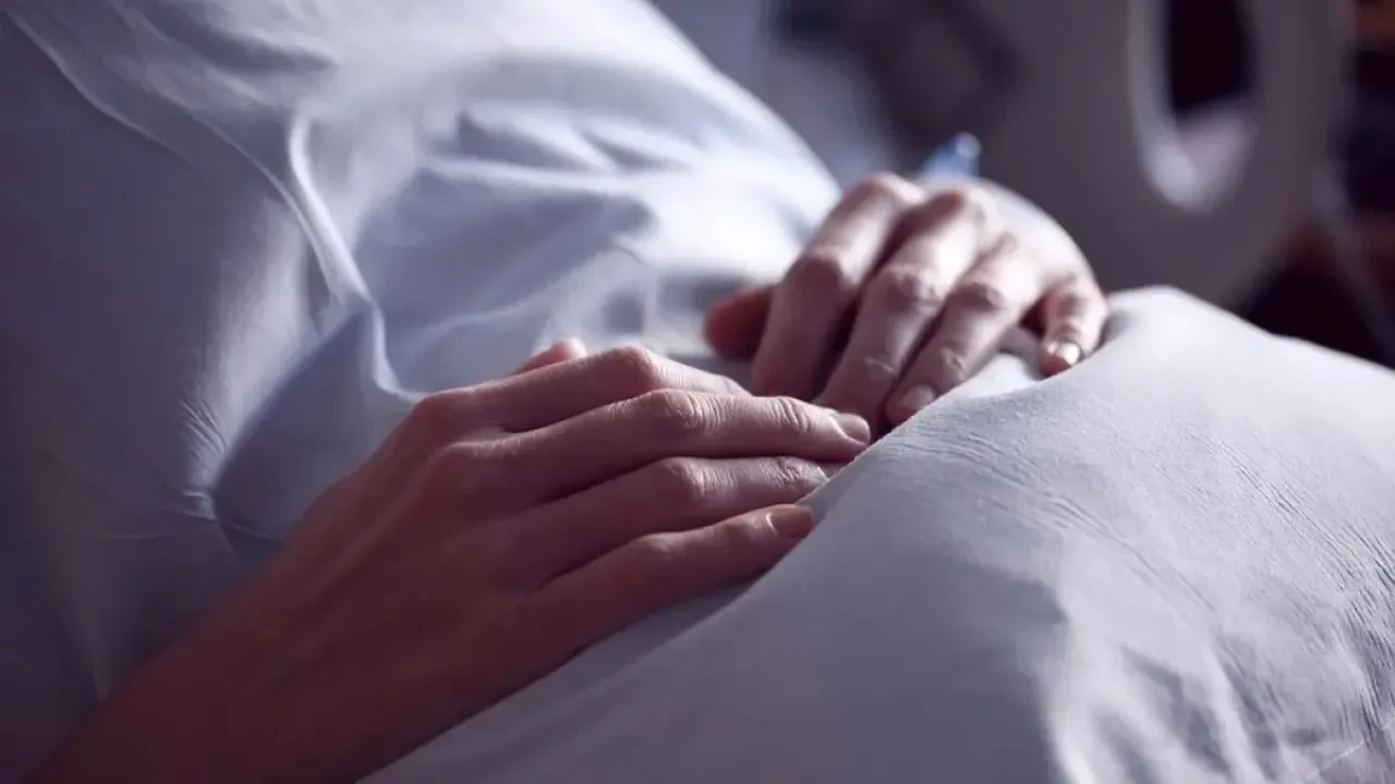 Алматыда жүкті әйел мен шақалақ қаза тапты: Туыстары әділдік іздейді