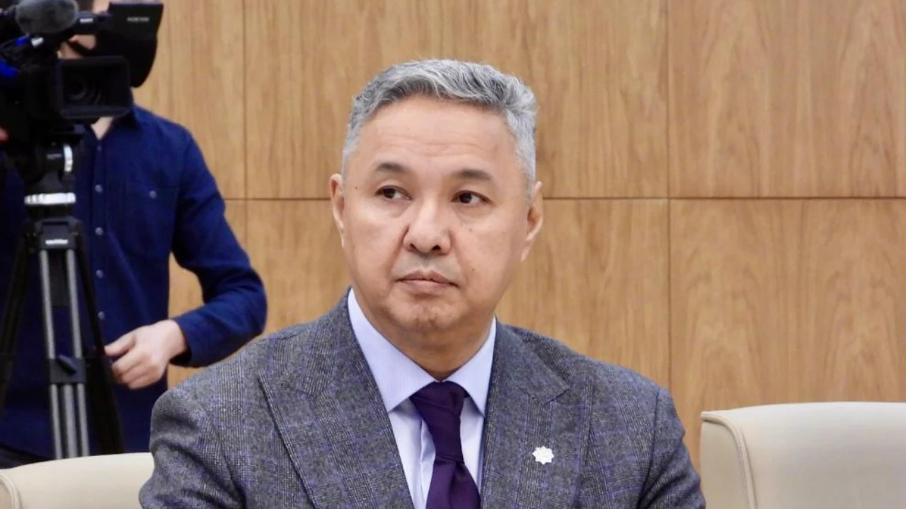 Перуашев покинул пост главы «Ак жол»