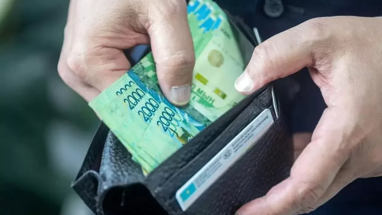 Экономика өсіп жатыр, бірақ халықтың нақты табысы неге азайды: Бектенов жауап берді