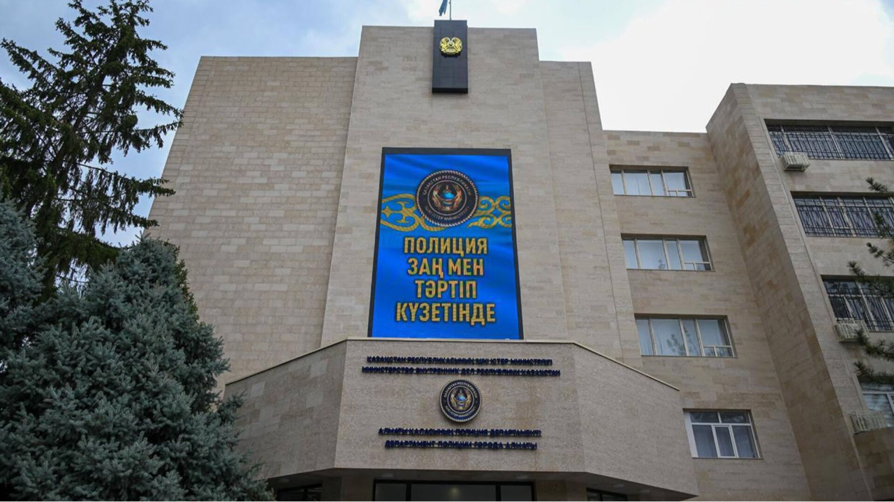 Алматыда қоғамдық тәртіпті бұзған ресейлік блогер әкімшілік қамауға алынды