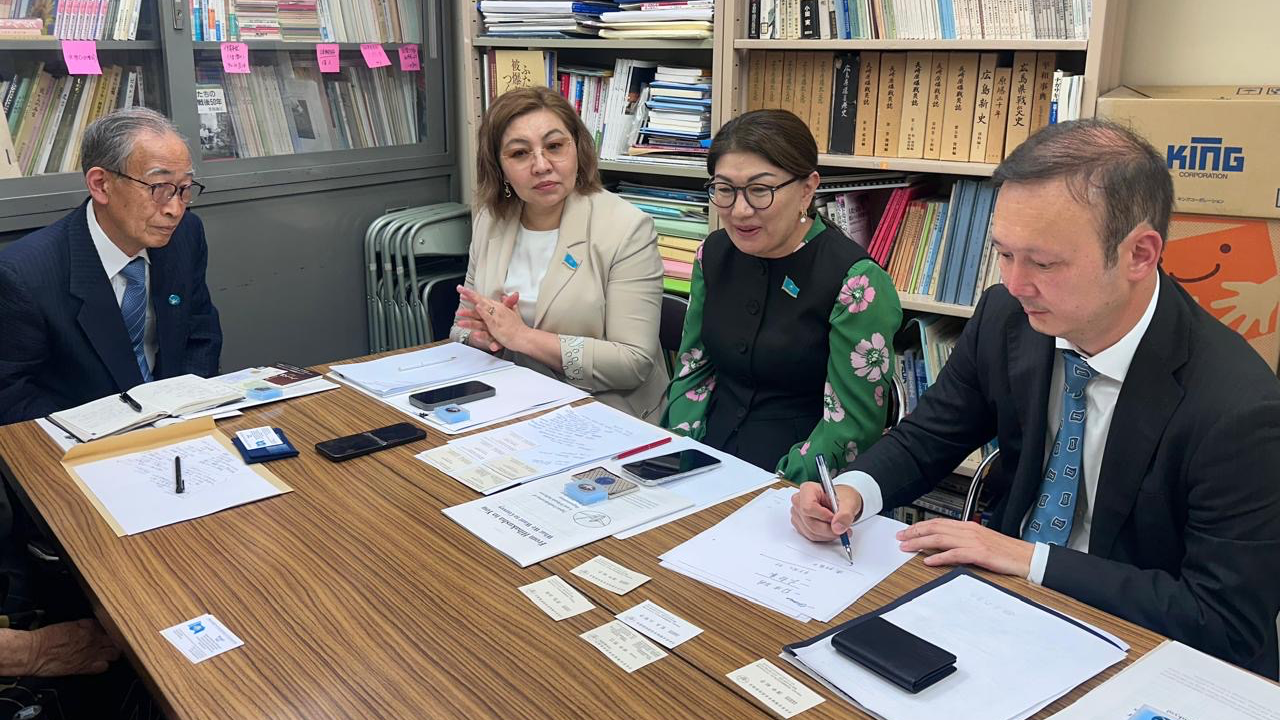 Сенатор Бибігүл Жексенбай встретилась с нобелевскими лауреатами мира в Токио