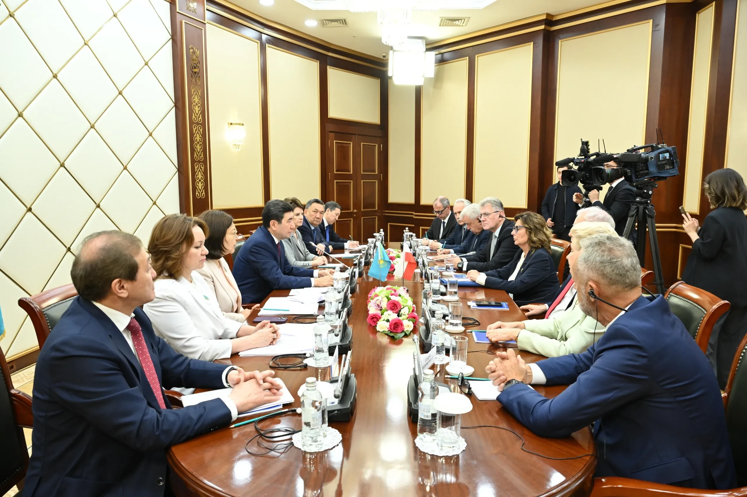 Қошанов Польша Сенатының Маршалымен екіжақты байланысты талқылады