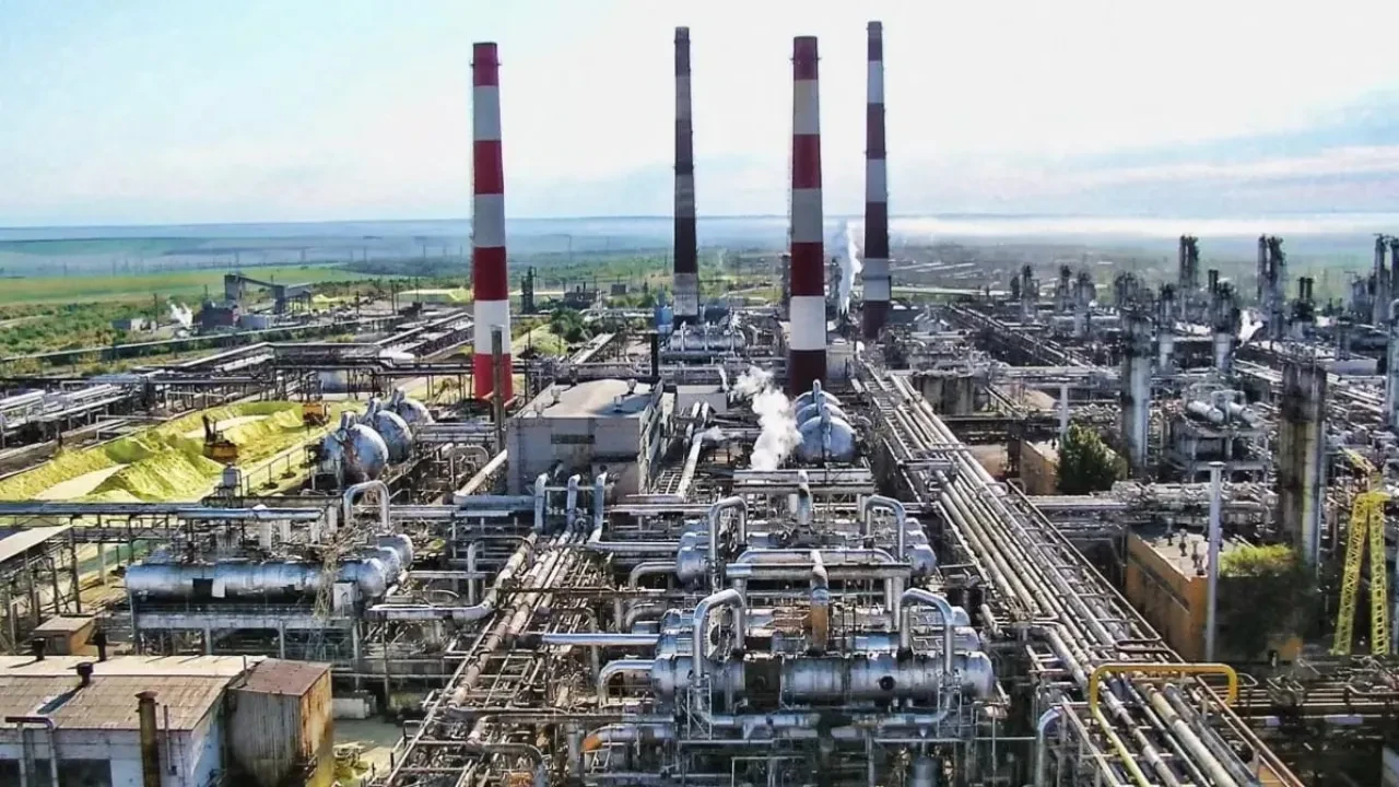 Орынбордағы газ өңдеу зауытына дрондар шабуыл жасады: Бұл жағдай Қазақстанға қалай әсер етеді?