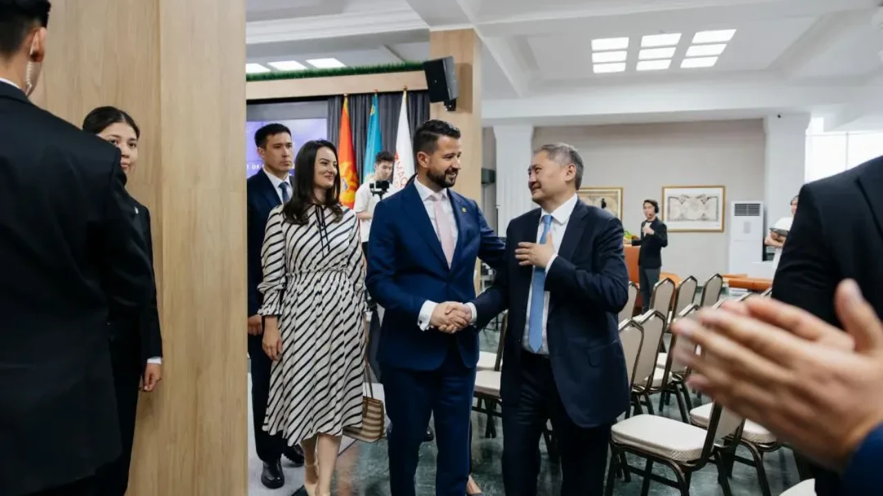 Самый молодой президент Европы встретился с астанинскими студентами