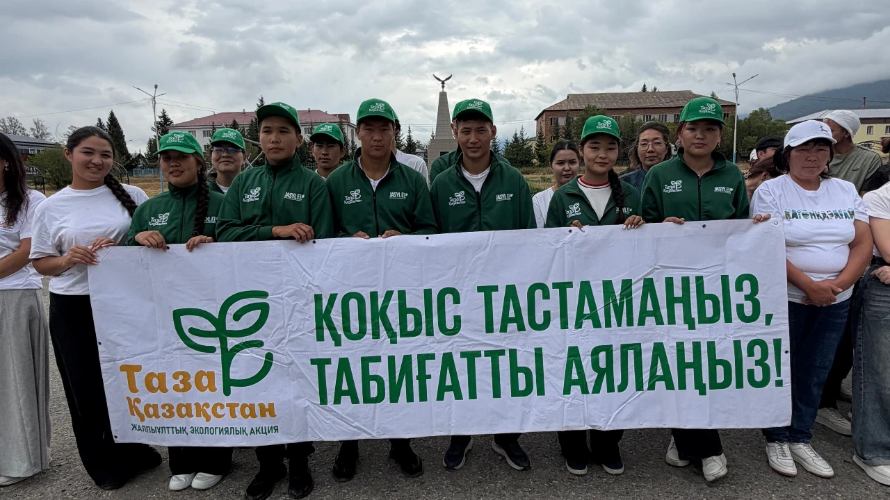 «Таза Қазақстан» в действии: жители Катон-Карагая очистили район от 3 тонн мусора