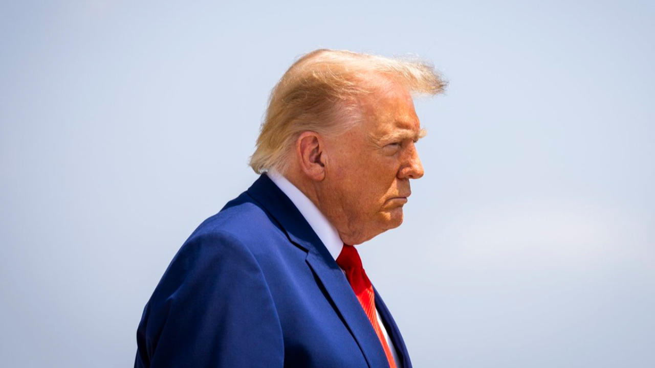 Трамп Иранға қарсы ауқымды соққыларды әзірге тоқтата тұрды