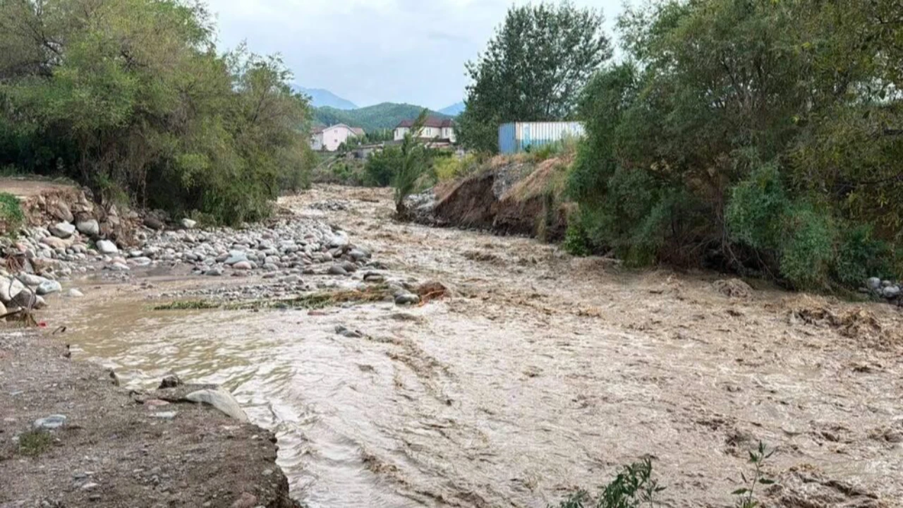 Спасатели просят алматинцев временно отказаться от походов в горы