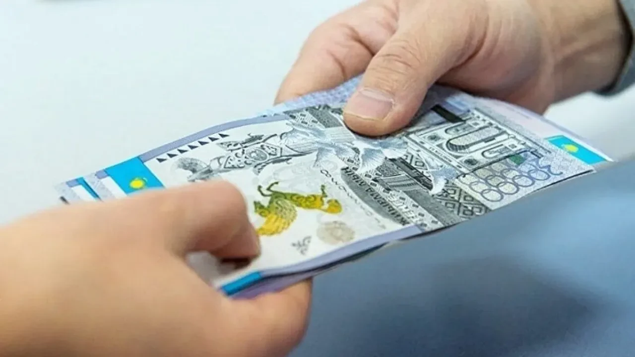 Жемқорлық тек кабинетте басталмайды: неге біз «ұсақ параға» көз жұма қараймыз?
