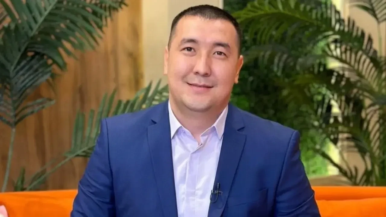 Блогер Әділетхан Молдаханға сот үкімі шықты