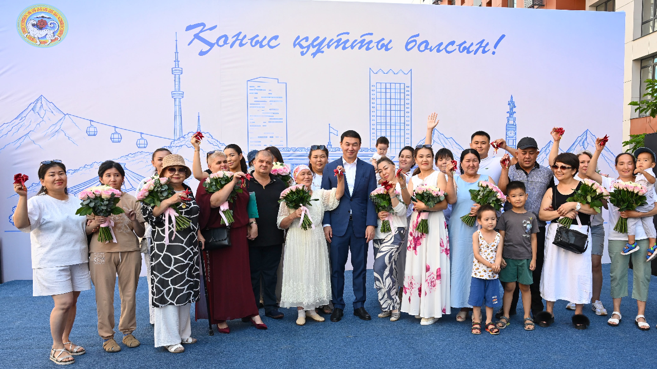 Алматыда 885 отбасы жаңа пәтер кілтін алды: жыл соңына дейін 11 мыңнан астам азамат баспанамен қамтылады