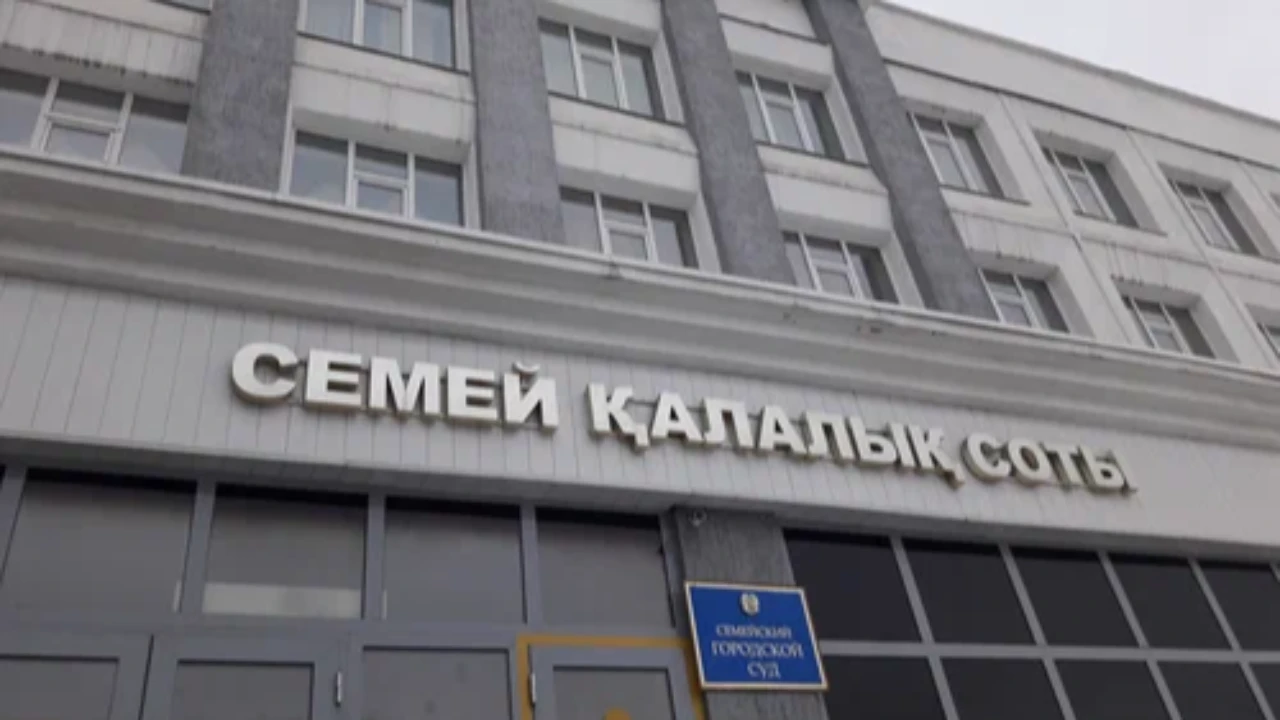Суд обязал принести извинения учительнице Семея за обвинения в «алкоголизме»