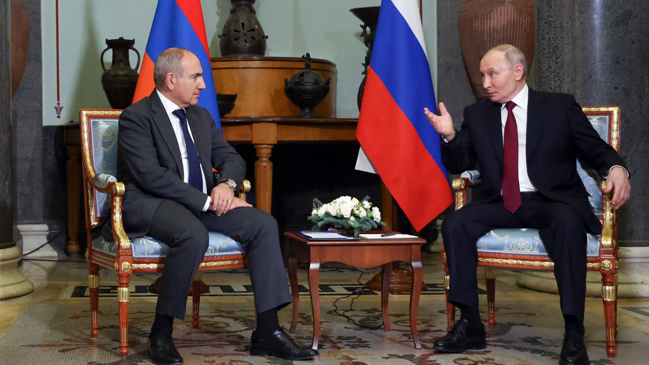 Путин Арменияны ЕО мен ЕАЭО арасында таңдау жасауға шақырды