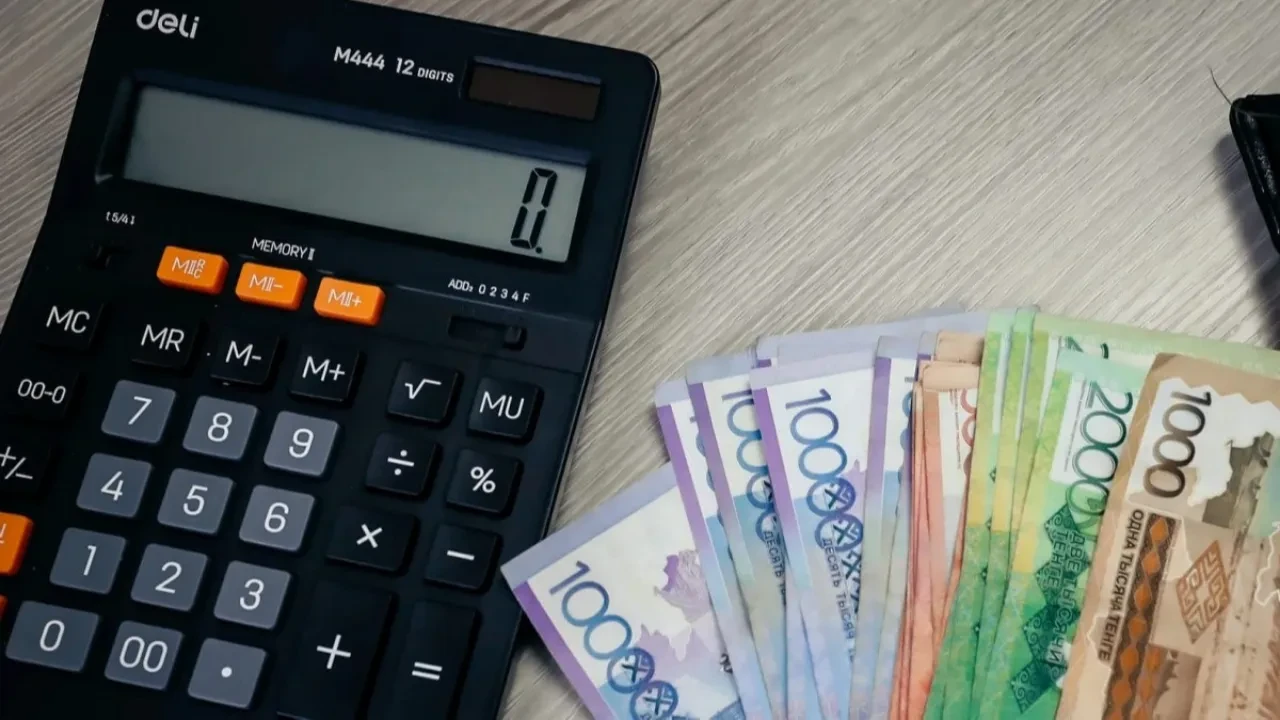 Қыркүйекте қазақстандықтар қандай салықтар мен төлемдерді төлеуі керек
