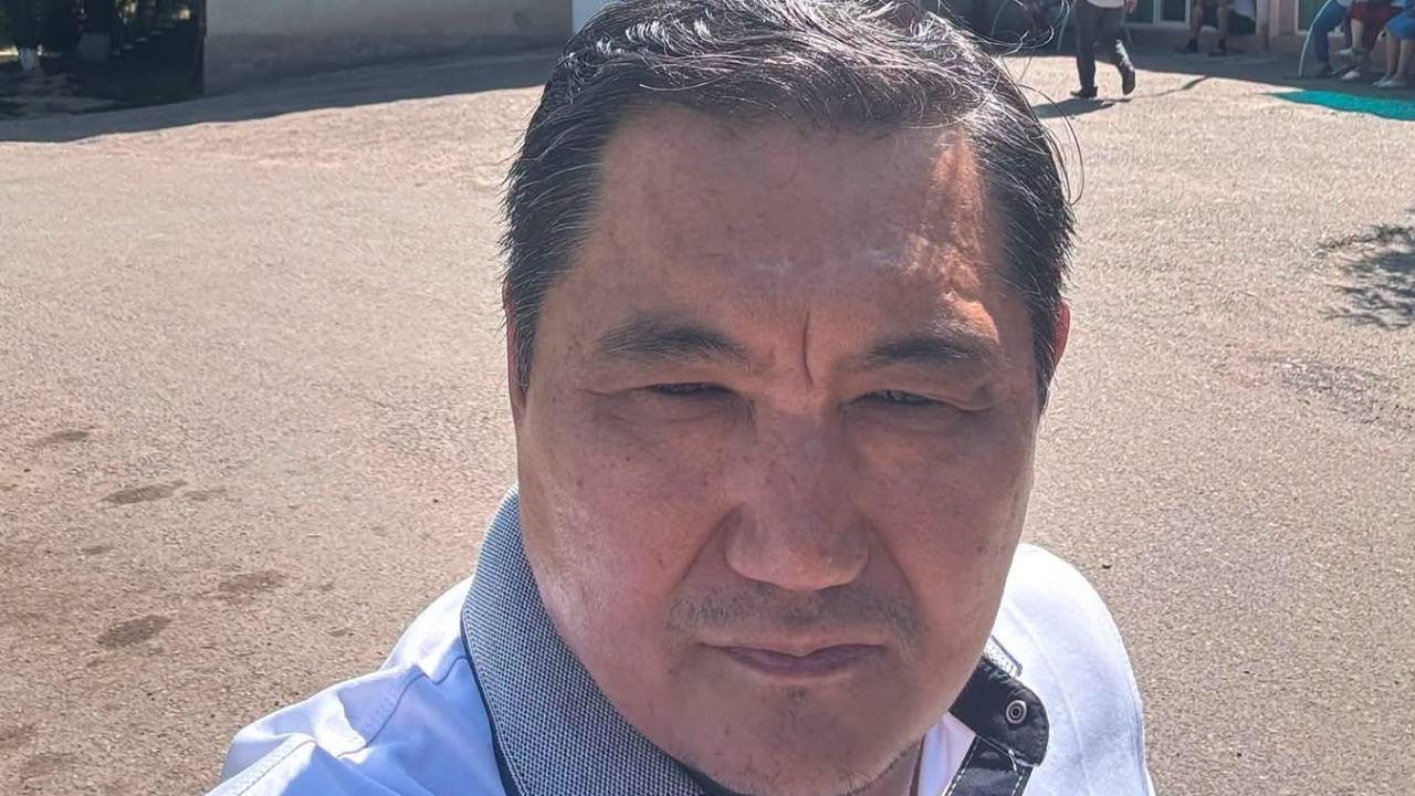 Кто такой гражданин Б.? Бывший мажилисмен Базарбек опубликовал пост в социальной сети