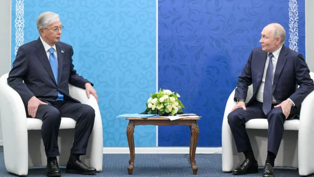 Тоқаев пен Путин Бішкекте кездеседі: Қос ел лидерлерінің кездесуінде қандай мәселелер талқыланады