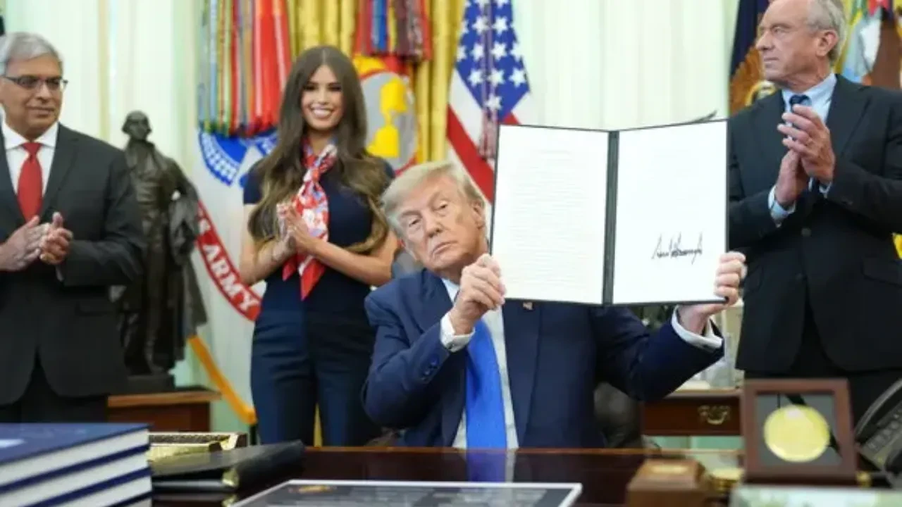 Трамп балалар вакцинасын үш есе азайтуды ұсынды