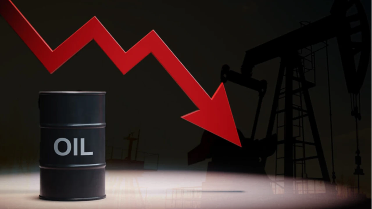 Мировые цены на нефть снижаются: WTI опустилась ниже 75 долларов за баррель