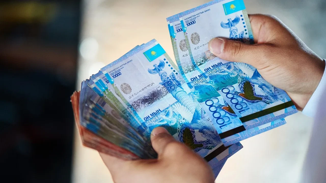 Қазақстандықтардың көбі өзін кедей санамау үшін айына 260–320 мың теңге керек деп есептейді