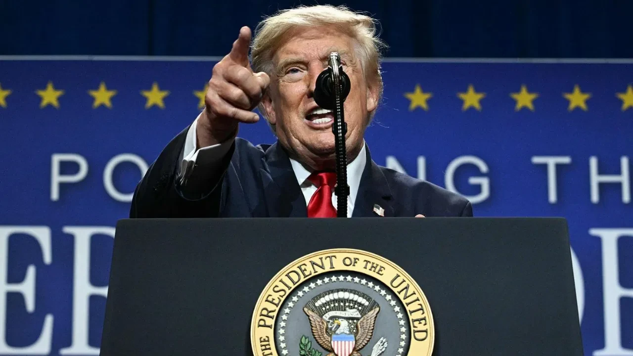 Трамп әкімшілігі 175 мыңнан астам визаның күшін жойды