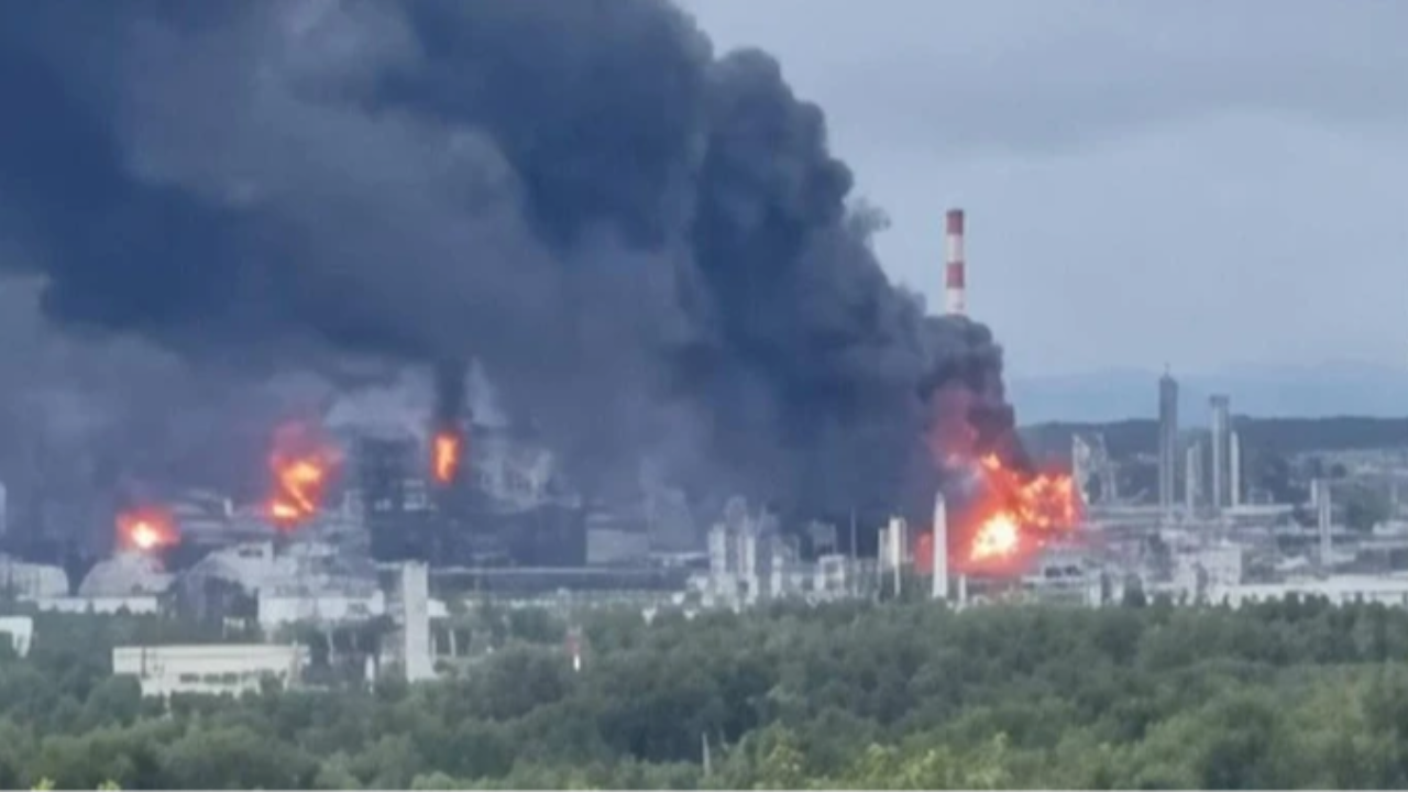 Еще один российский завод по переработке нефти перестал работать после атак украинских дронов