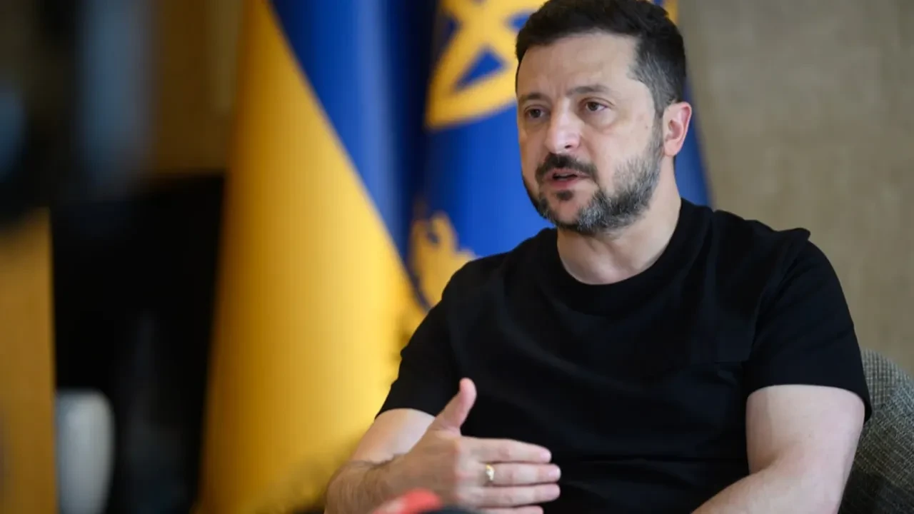 «Украинаны қақ бөледі»: Зеленский сайлау өткізу қаупі туралы айтты