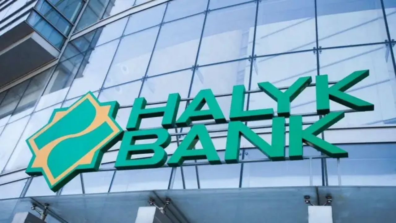 Halyk Bank басқа банктерге ақша аударғанда ұсталатын комиссия мөлшерін арттырмақ
