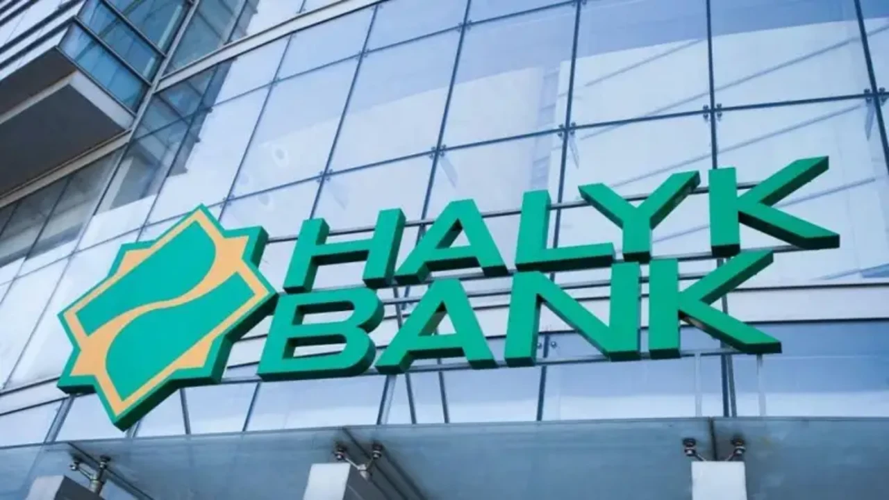 Halyk Bank басқа банктерге ақша аударғанда ұсталатын комиссия мөлшерін арттырмақ