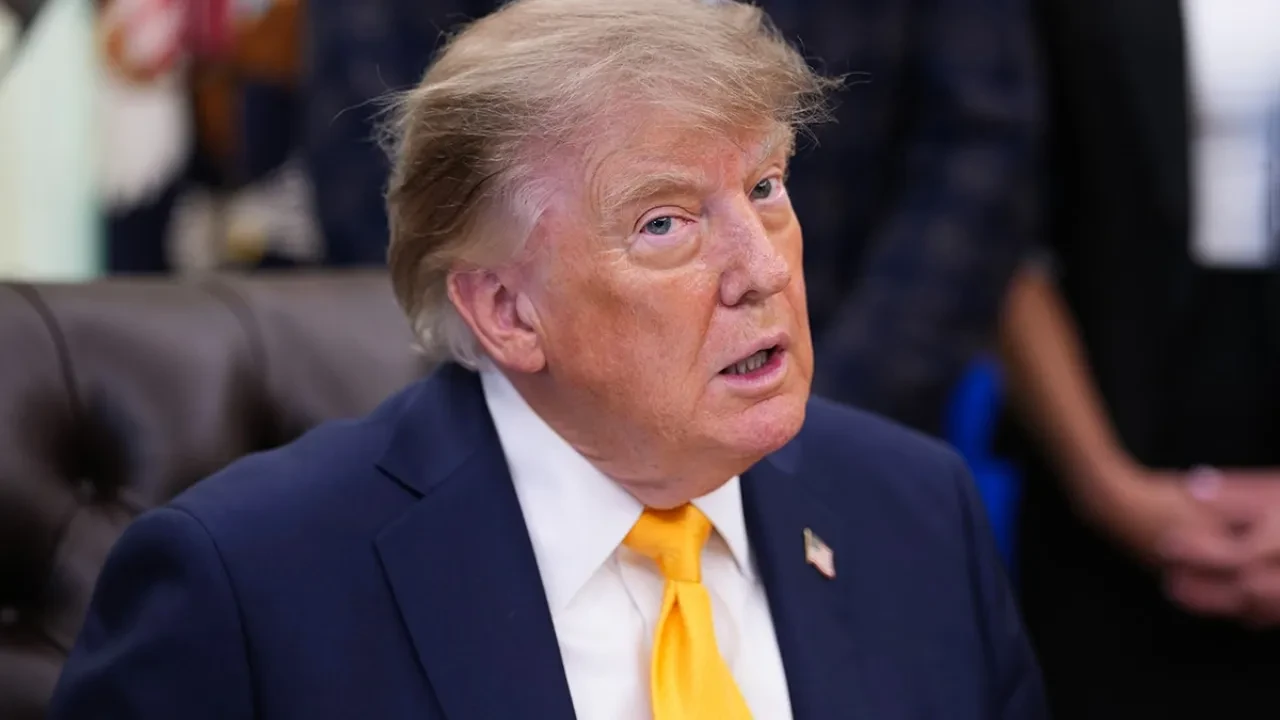 Трамп Зеленскийден Ресейдің мұнай өңдеу зауыттарына соққы жасауды тоқтатуды талап етті