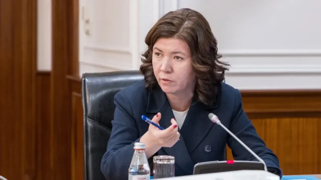 150 детей в день: министр просвещения объяснила, почему учителям нужен отдых от чатов